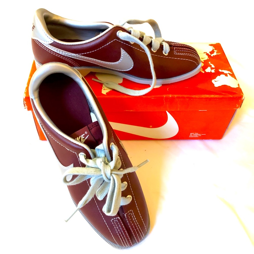 Vintage 1980s NIKE Bowling Shoes Womens 5.5 Burgundy & Silver